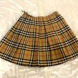 NEVER WORN BURBERRY SKIRT